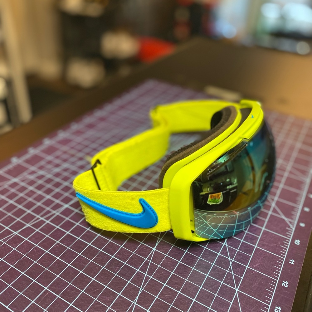Nike Goggles (no box) used but in great condition